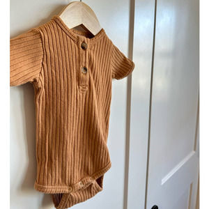 Kate Quinn Organic Cotton Wide Rib Tan Camel Henley Bodysuit - 3-6 mo